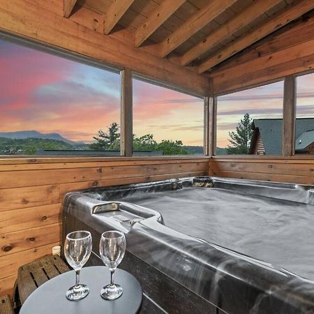 Cozy Cabin In The Smokies!!! Fully Furnished And Complete With Community Indoor And Outdoor Pools And Spas, Game And Fitness Rooms As Well As A Private Hot Tub ピジョンフォージ エクステリア 写真