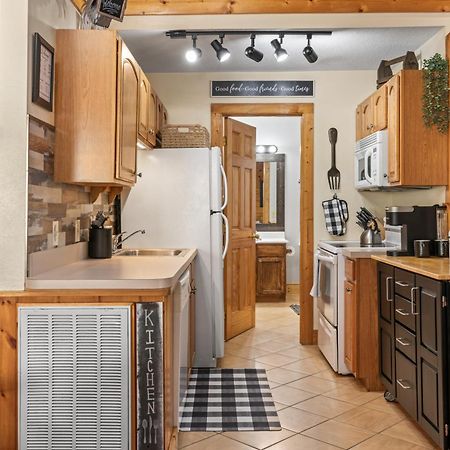 Cozy Cabin In The Smokies!!! Fully Furnished And Complete With Community Indoor And Outdoor Pools And Spas, Game And Fitness Rooms As Well As A Private Hot Tub ピジョンフォージ エクステリア 写真