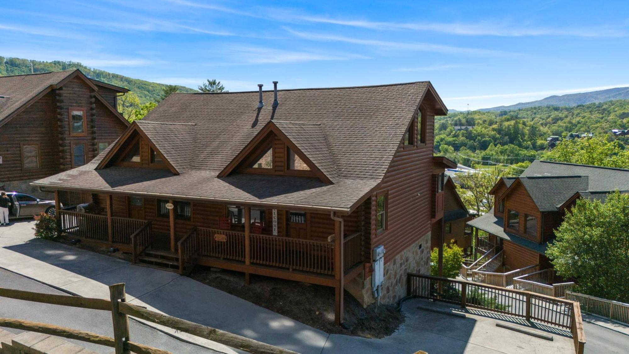 Cozy Cabin In The Smokies!!! Fully Furnished And Complete With Community Indoor And Outdoor Pools And Spas, Game And Fitness Rooms As Well As A Private Hot Tub ピジョンフォージ エクステリア 写真