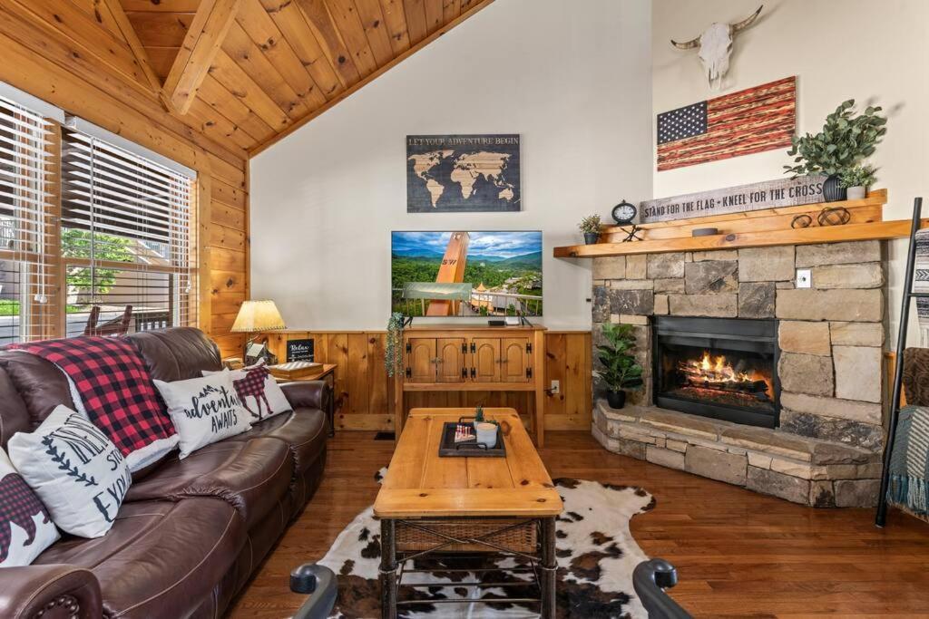 Cozy Cabin In The Smokies!!! Fully Furnished And Complete With Community Indoor And Outdoor Pools And Spas, Game And Fitness Rooms As Well As A Private Hot Tub ピジョンフォージ エクステリア 写真