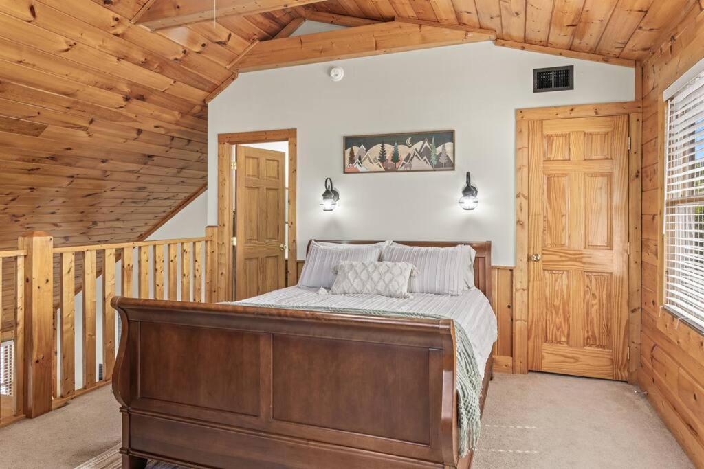Cozy Cabin In The Smokies!!! Fully Furnished And Complete With Community Indoor And Outdoor Pools And Spas, Game And Fitness Rooms As Well As A Private Hot Tub ピジョンフォージ エクステリア 写真