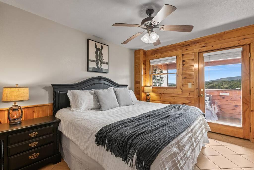 Cozy Cabin In The Smokies!!! Fully Furnished And Complete With Community Indoor And Outdoor Pools And Spas, Game And Fitness Rooms As Well As A Private Hot Tub ピジョンフォージ エクステリア 写真