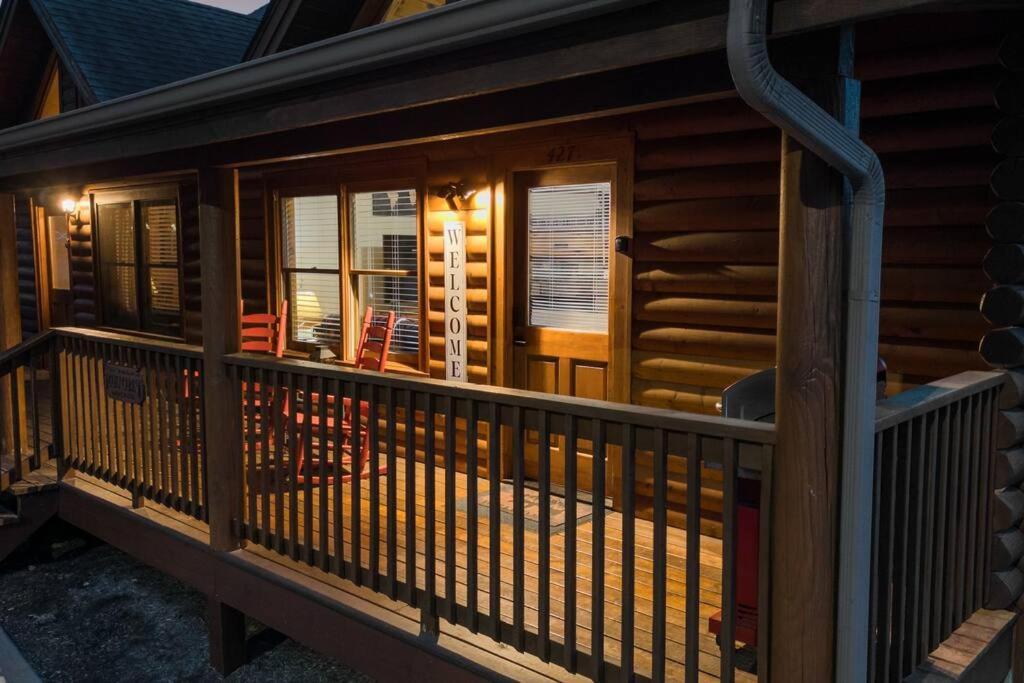 Cozy Cabin In The Smokies!!! Fully Furnished And Complete With Community Indoor And Outdoor Pools And Spas, Game And Fitness Rooms As Well As A Private Hot Tub ピジョンフォージ エクステリア 写真