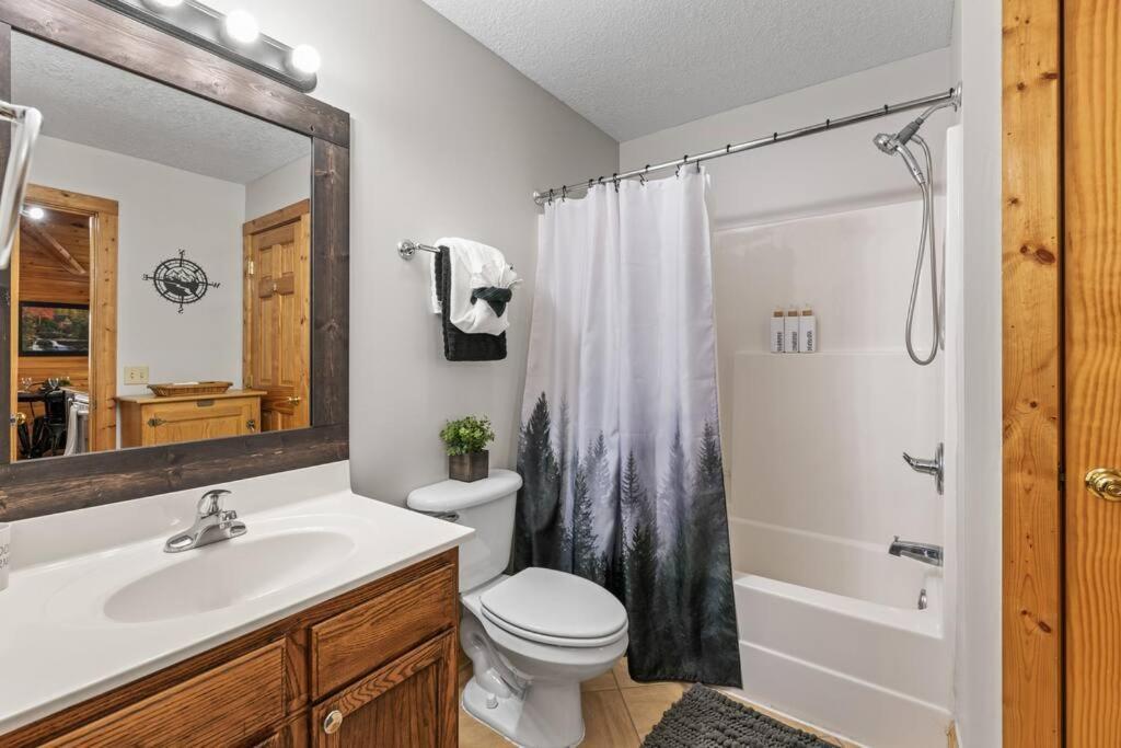 Cozy Cabin In The Smokies!!! Fully Furnished And Complete With Community Indoor And Outdoor Pools And Spas, Game And Fitness Rooms As Well As A Private Hot Tub ピジョンフォージ エクステリア 写真