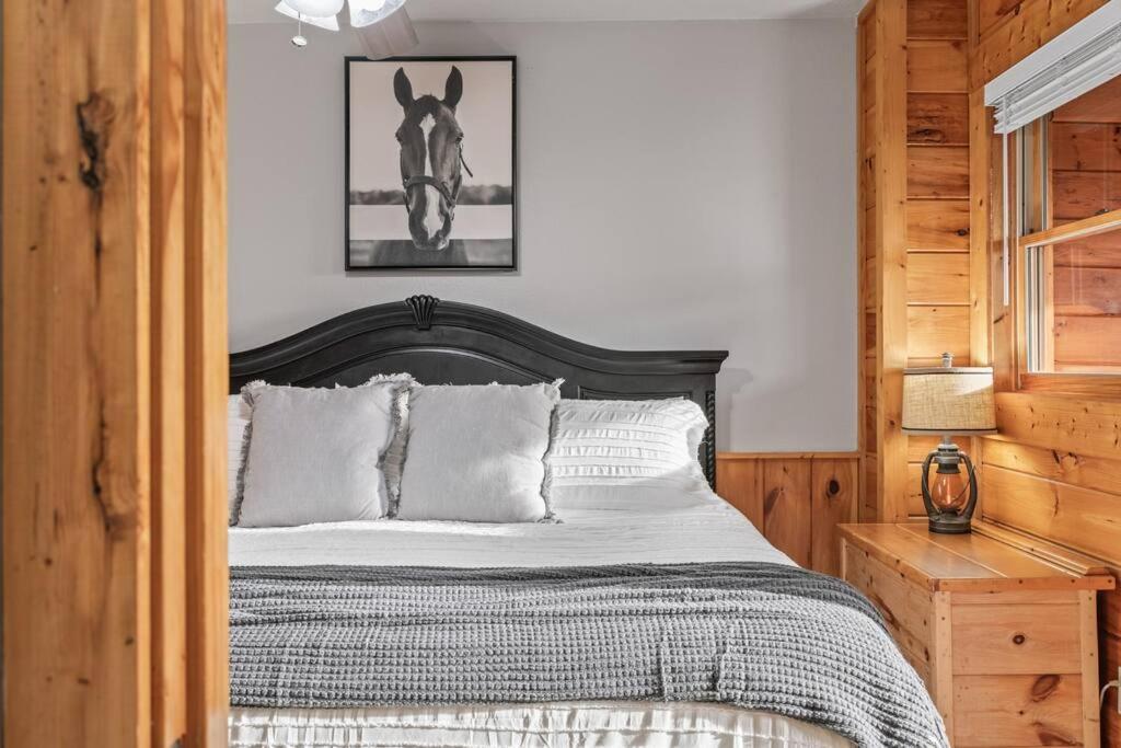 Cozy Cabin In The Smokies!!! Fully Furnished And Complete With Community Indoor And Outdoor Pools And Spas, Game And Fitness Rooms As Well As A Private Hot Tub ピジョンフォージ エクステリア 写真