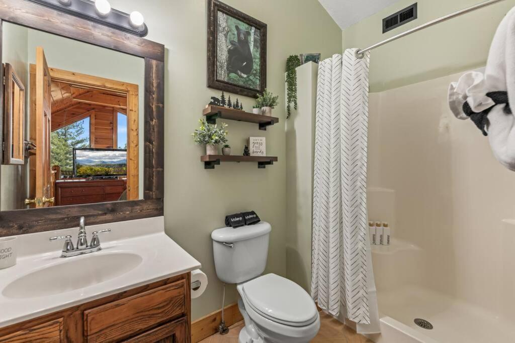 Cozy Cabin In The Smokies!!! Fully Furnished And Complete With Community Indoor And Outdoor Pools And Spas, Game And Fitness Rooms As Well As A Private Hot Tub ピジョンフォージ エクステリア 写真