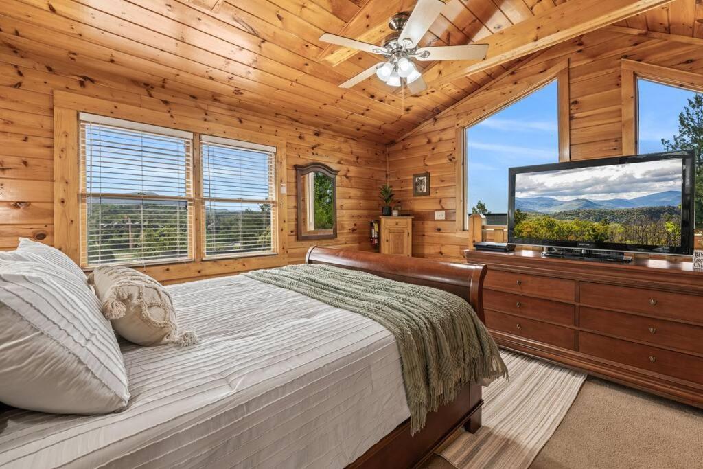 Cozy Cabin In The Smokies!!! Fully Furnished And Complete With Community Indoor And Outdoor Pools And Spas, Game And Fitness Rooms As Well As A Private Hot Tub ピジョンフォージ エクステリア 写真