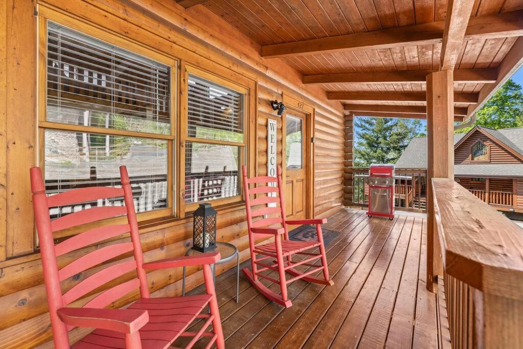 Cozy Cabin In The Smokies!!! Fully Furnished And Complete With Community Indoor And Outdoor Pools And Spas, Game And Fitness Rooms As Well As A Private Hot Tub ピジョンフォージ エクステリア 写真