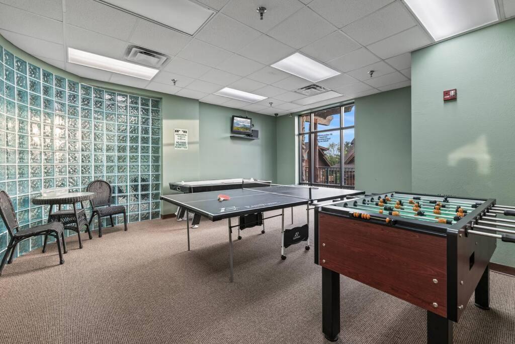 Cozy Cabin In The Smokies!!! Fully Furnished And Complete With Community Indoor And Outdoor Pools And Spas, Game And Fitness Rooms As Well As A Private Hot Tub ピジョンフォージ エクステリア 写真