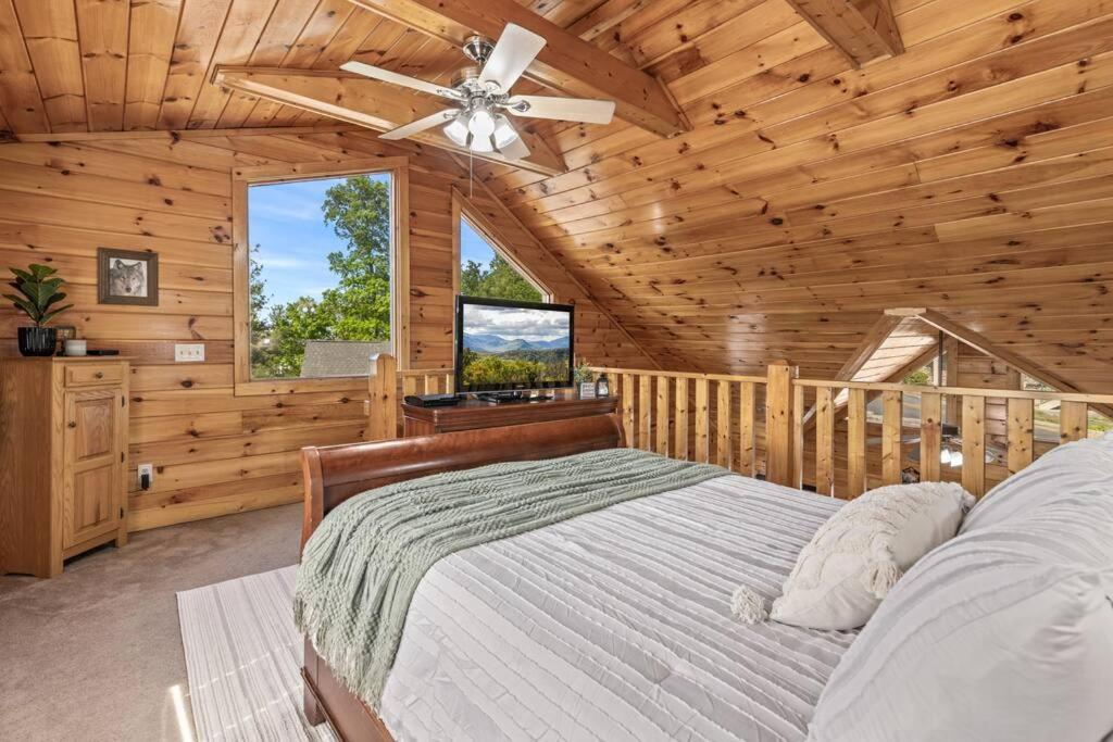 Cozy Cabin In The Smokies!!! Fully Furnished And Complete With Community Indoor And Outdoor Pools And Spas, Game And Fitness Rooms As Well As A Private Hot Tub ピジョンフォージ エクステリア 写真