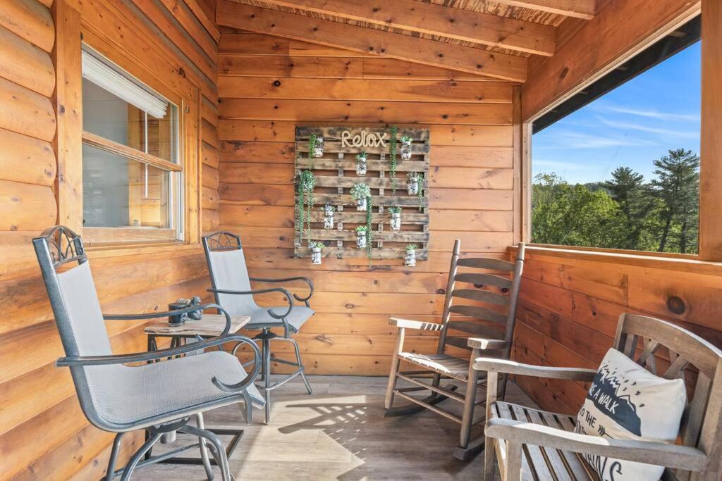 Cozy Cabin In The Smokies!!! Fully Furnished And Complete With Community Indoor And Outdoor Pools And Spas, Game And Fitness Rooms As Well As A Private Hot Tub ピジョンフォージ エクステリア 写真