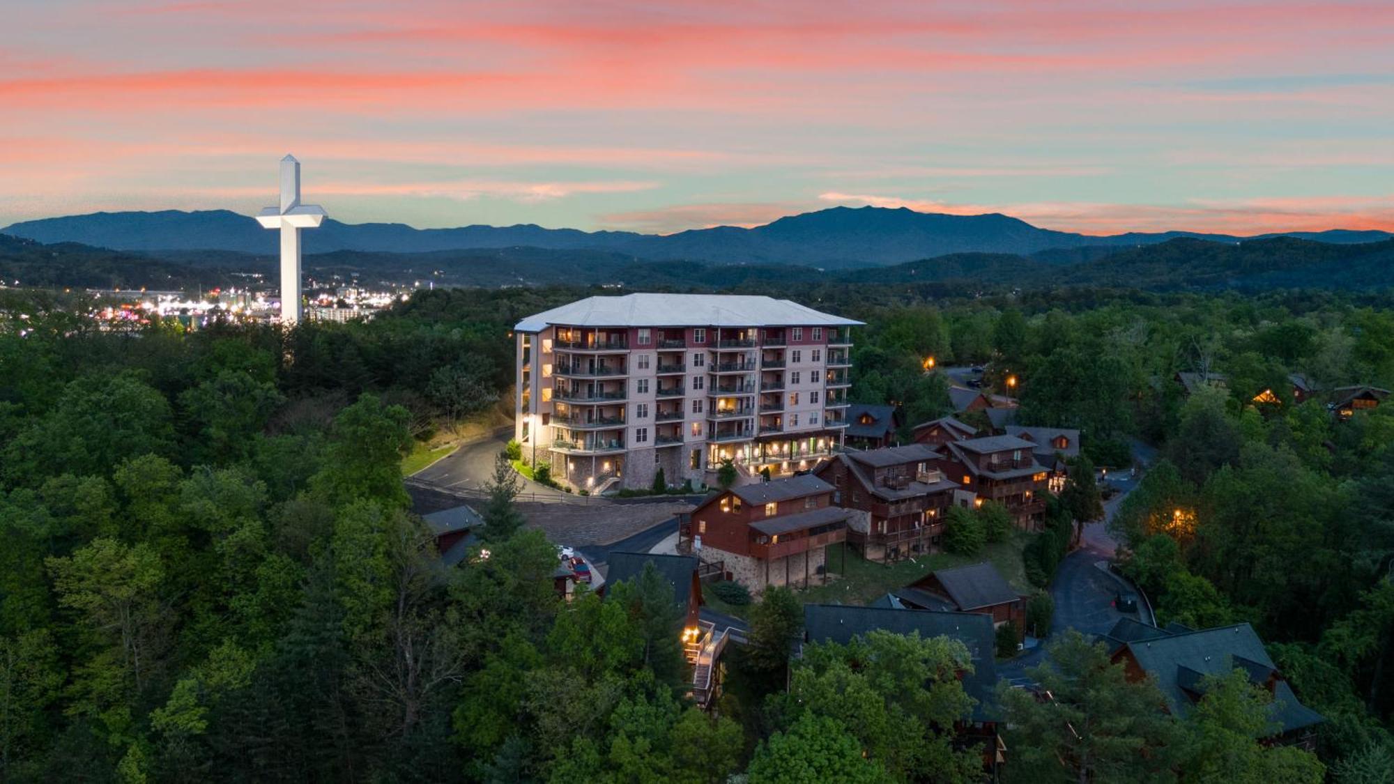 Cozy Cabin In The Smokies!!! Fully Furnished And Complete With Community Indoor And Outdoor Pools And Spas, Game And Fitness Rooms As Well As A Private Hot Tub ピジョンフォージ エクステリア 写真